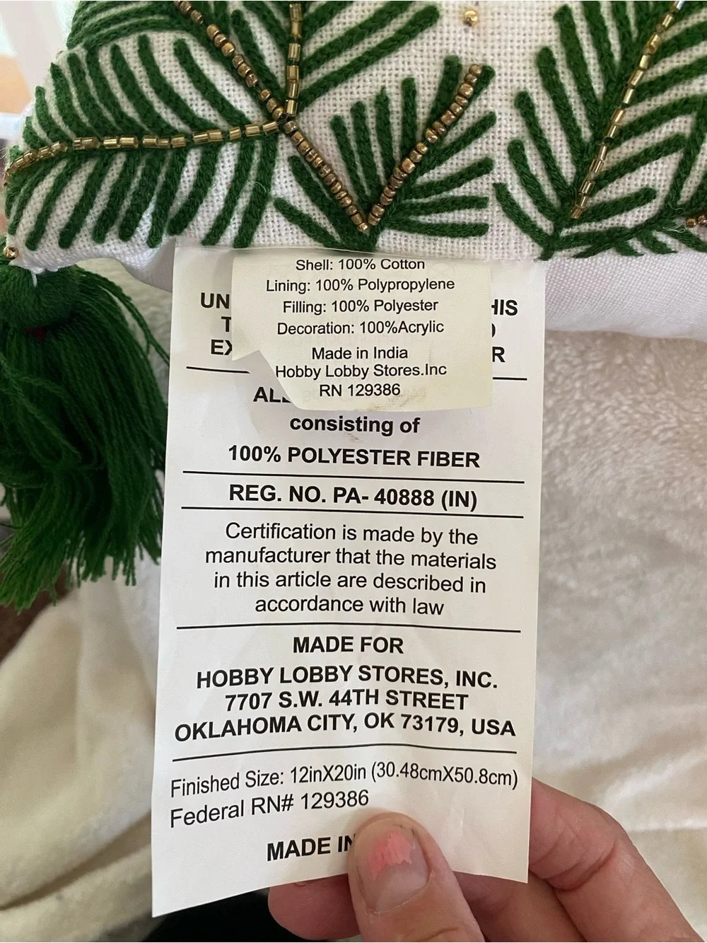 Holiday 'Merry Christmas' Decorative Pillow - White and Green with tassels